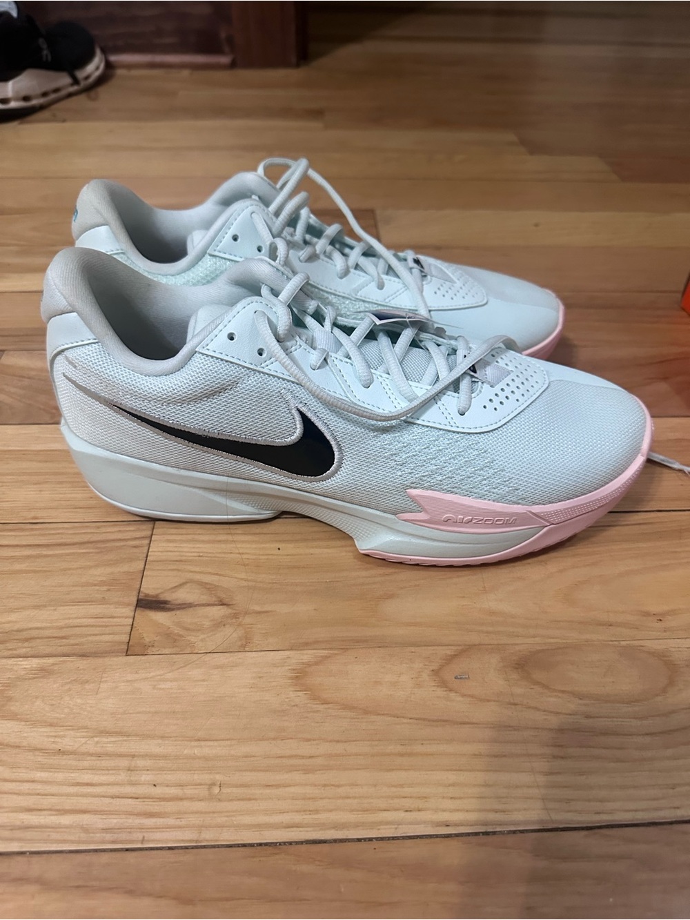 Nike GT cut academy basketball shoes